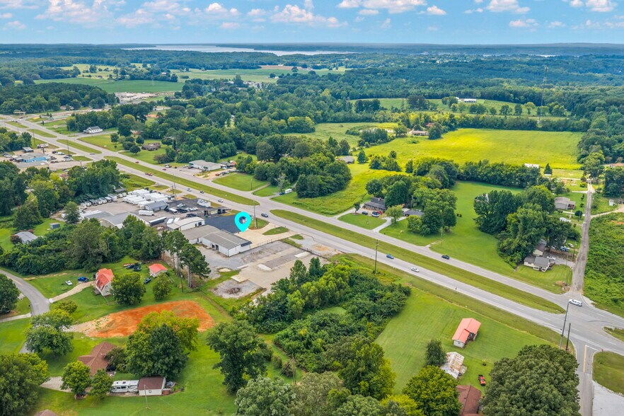 More Photos Of 10063 US-72, Rogersville Warehouse For Lease