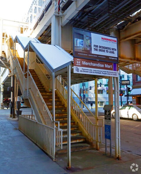 More Photos Of 437 N Orleans St, Chicago Parking Garage For Lease