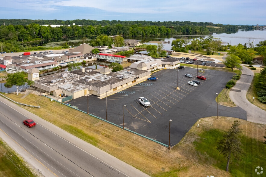 More Photos Of 2006-2024 S Airport Rd W, Traverse City Freestanding For Lease