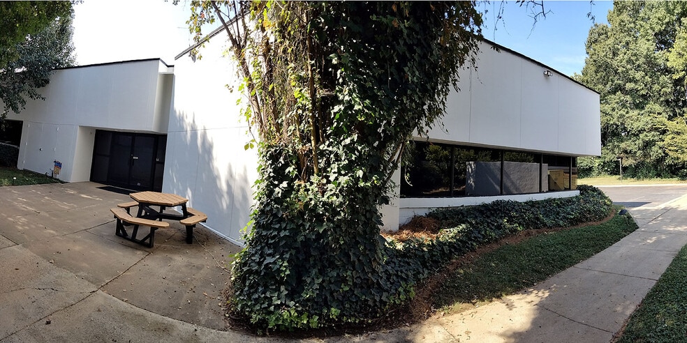 More Photos Of 421 Minuet Ln, Charlotte Office For Lease