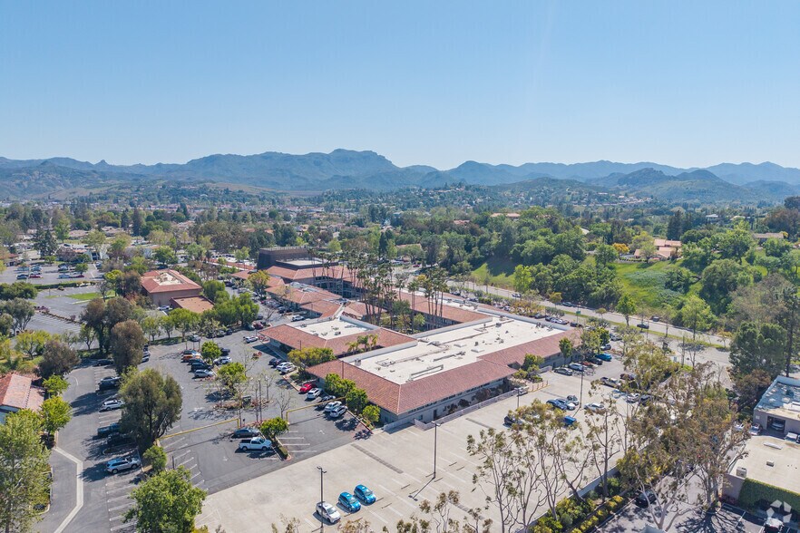 More Photos Of 850 Hampshire Rd, Westlake Village Office For Lease