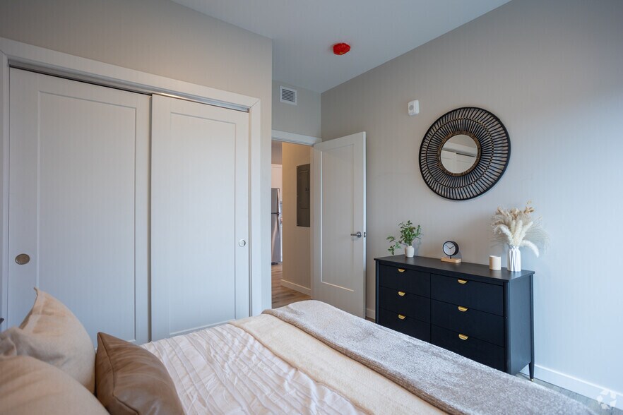 More Photos Of 900 Leonard St NW, Grand Rapids Apartments For Lease