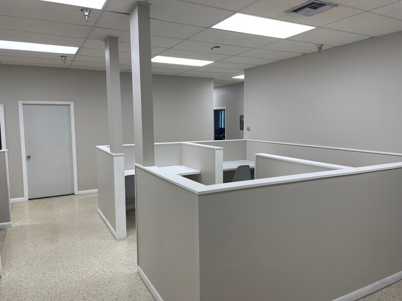 More Photos Of 6818-6824 S Manhattan Ave, Tampa Industrial For Lease