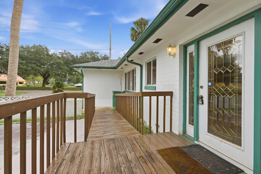 More Photos Of 901 W New York Ave, Deland Office For Lease