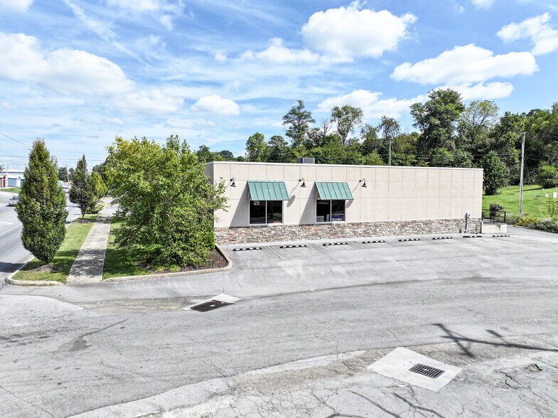 More Photos Of 904-918 Snapps Ferry Rd, Greeneville Storefront For Sale