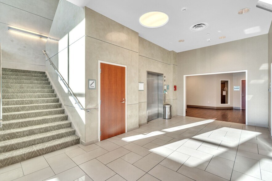 More Photos Of 341 Wheatfield Dr, Sunnyvale Medical For Lease