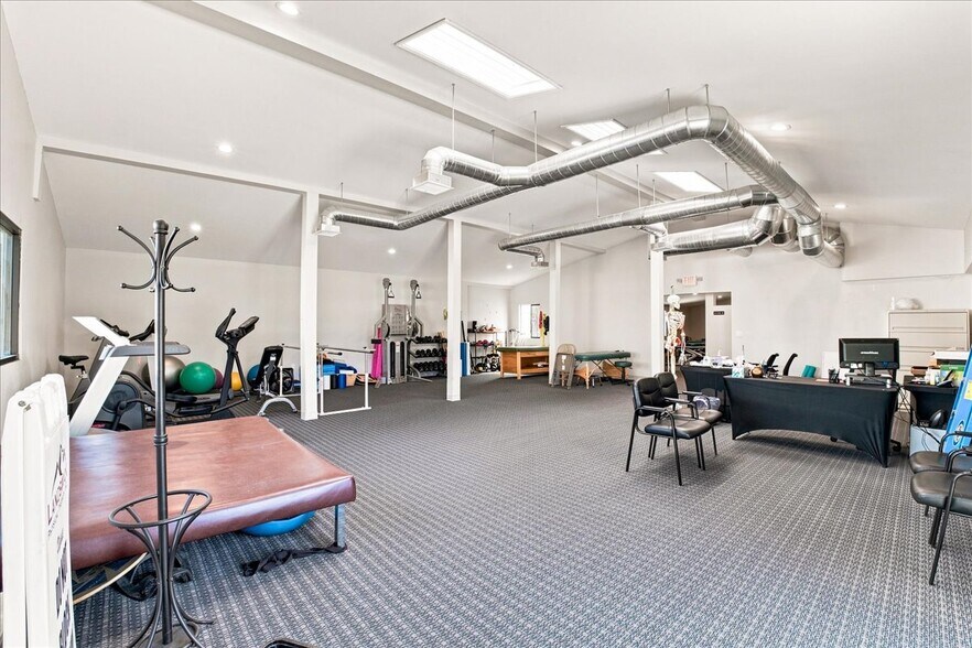 More Photos Of 2060 E Foothill Blvd, Pasadena Freestanding For Sale