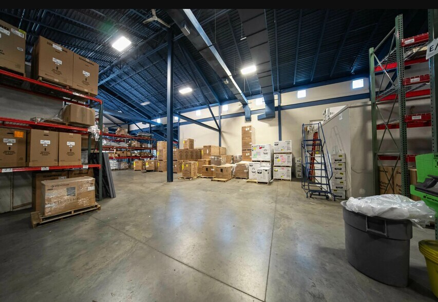 More Photos Of 3770 Dixie Hwy, Waterford Showroom For Sale