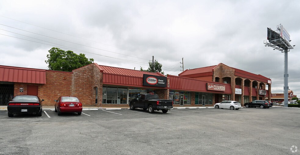 More Photos Of 1306-1314 W FM-1960, Houston Freestanding For Lease