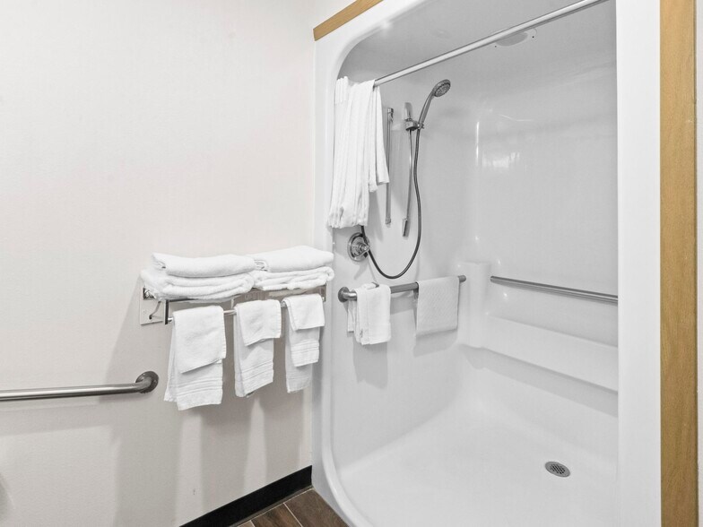 More Photos Of 1412 Warm Springs Dr, Dubois Hotel For Sale
