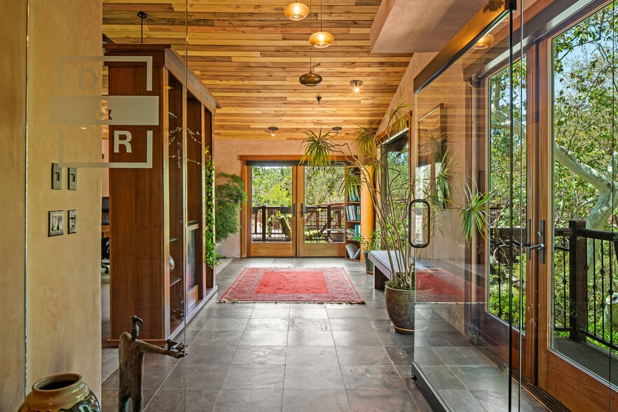 More Photos Of 25 Schnebly Hill Rd, Sedona Freestanding For Sale