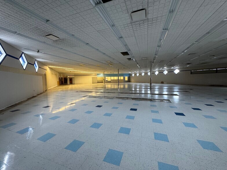 More Photos Of 1313 N Wood Ave, Florence Freestanding For Sale