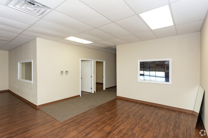 More Photos Of 3400-3502 S Broadway, Tyler Unknown For Lease