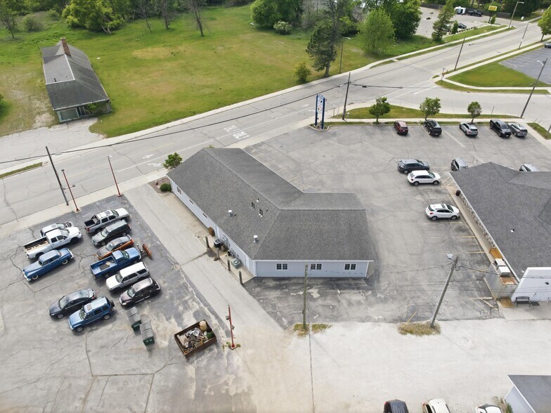 More Photos Of 3009 Forest Ave, Two Rivers Specialty For Lease
