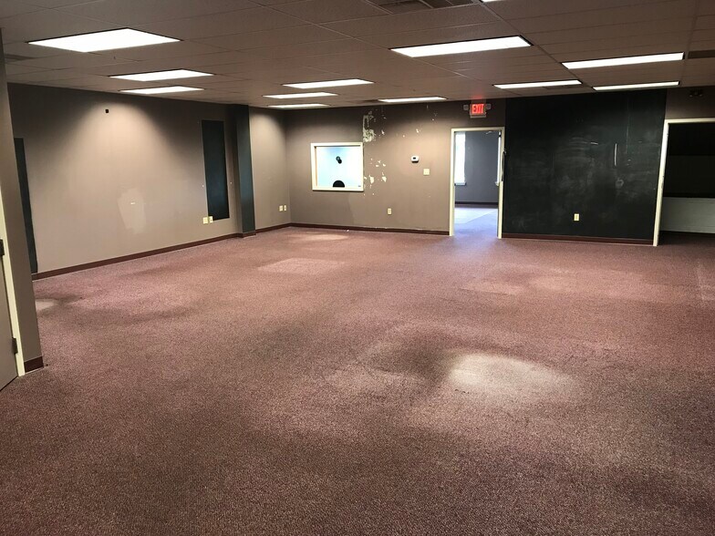 More Photos Of 330 N Reading Rd, Ephrata Unknown For Lease