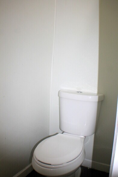 More Photos Of 3907 Canal St, Houston Bar For Lease