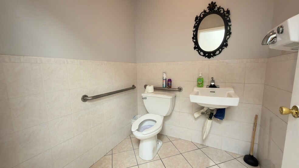 More Photos Of 6110 Bergenline Ave, West New York Storefront Retail Residential For Lease