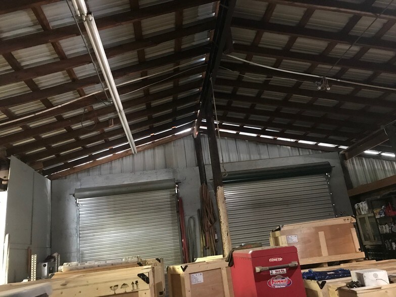 More Photos Of 2403-2411 E Diana St, Tampa Industrial For Lease