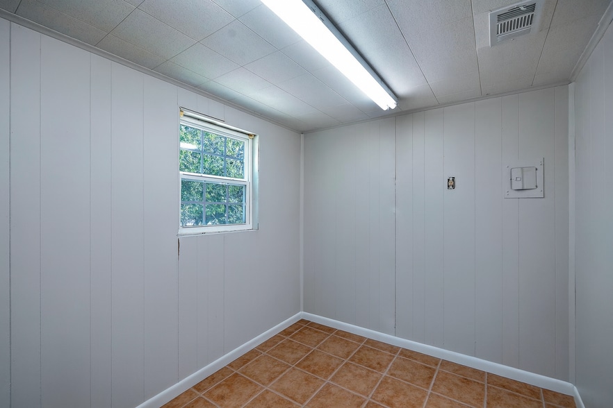 More Photos Of 303 Ebner St, Boerne Flex For Sale