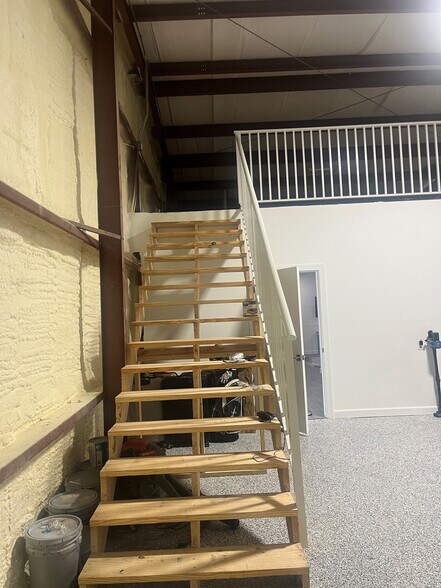 More Photos Of 3209 Van Buren Ave, Naples Manufacturing For Sale