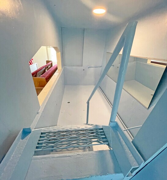 More Photos Of 1567 S Reservoir St, Pomona Religious Facility For Sale