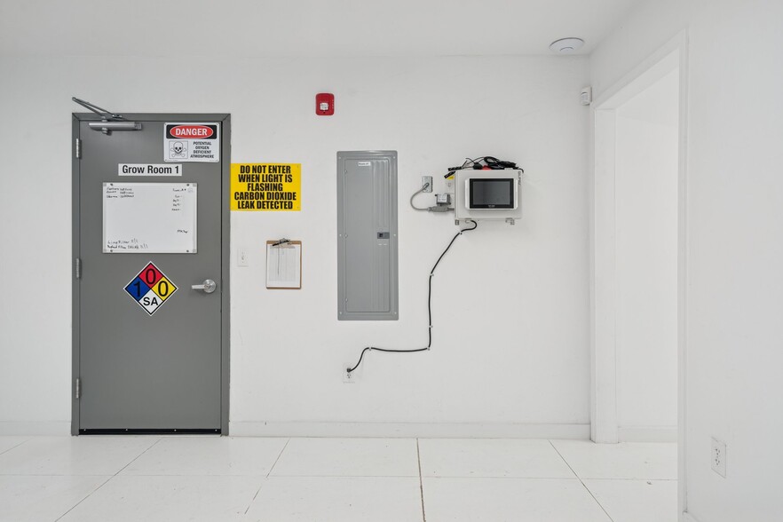 More Photos Of 12217 S Broadway, Edmond Warehouse For Sale