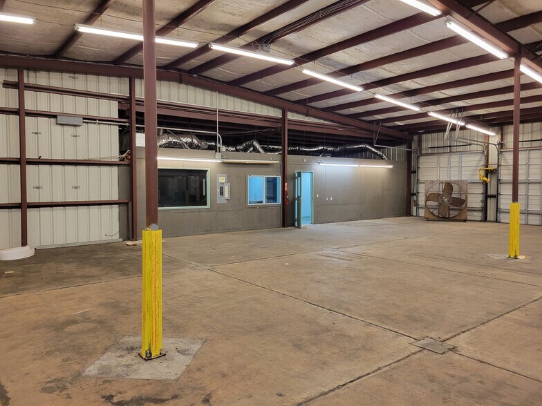 More Photos Of 158 Hangar Dr S, Victoria Distribution For Lease