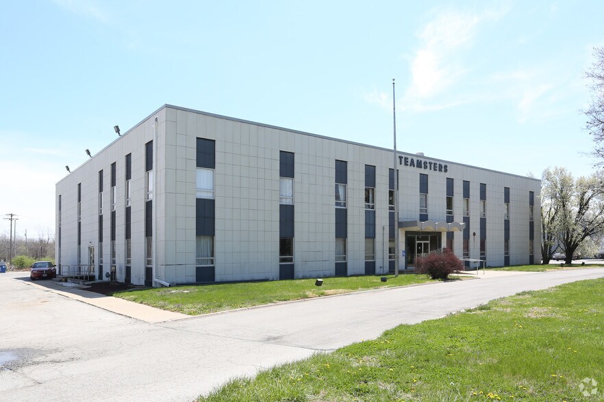 Primary Photo Of 4501 Emanuel Cleaver II Blvd, Kansas City Office Residential For Sale