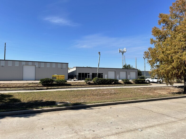 More Photos Of 4503 Gessner Rd, Houston Freestanding For Lease