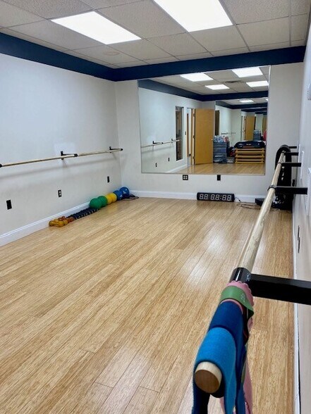 More Photos Of 500-502 Main St, Waltham Storefront Retail Residential For Lease