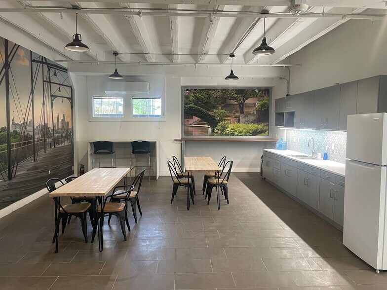 More Photos Of 2013 Broadway St, San Antonio Storefront Retail Office For Lease