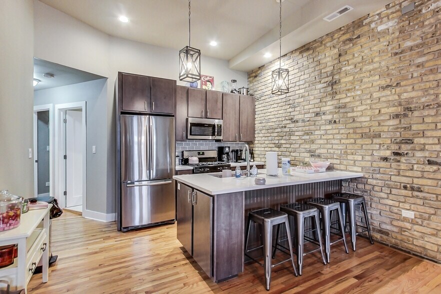 More Photos Of 2723 N Halsted St, Chicago Bar For Sale