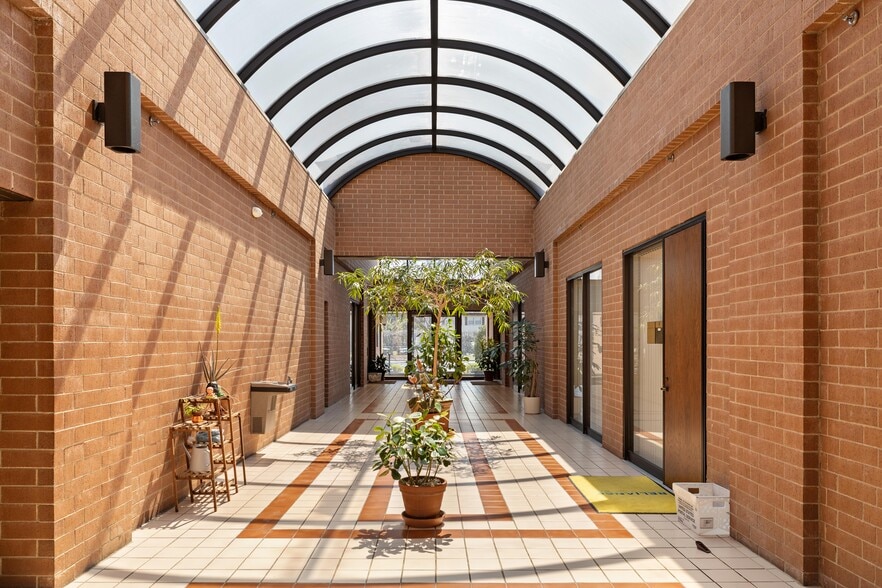 More Photos Of 505 E Golf Rd, Arlington Heights Office For Sale