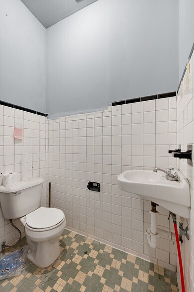 More Photos Of 20934 Van Dyke Ave, Warren Storefront Retail Residential For Lease