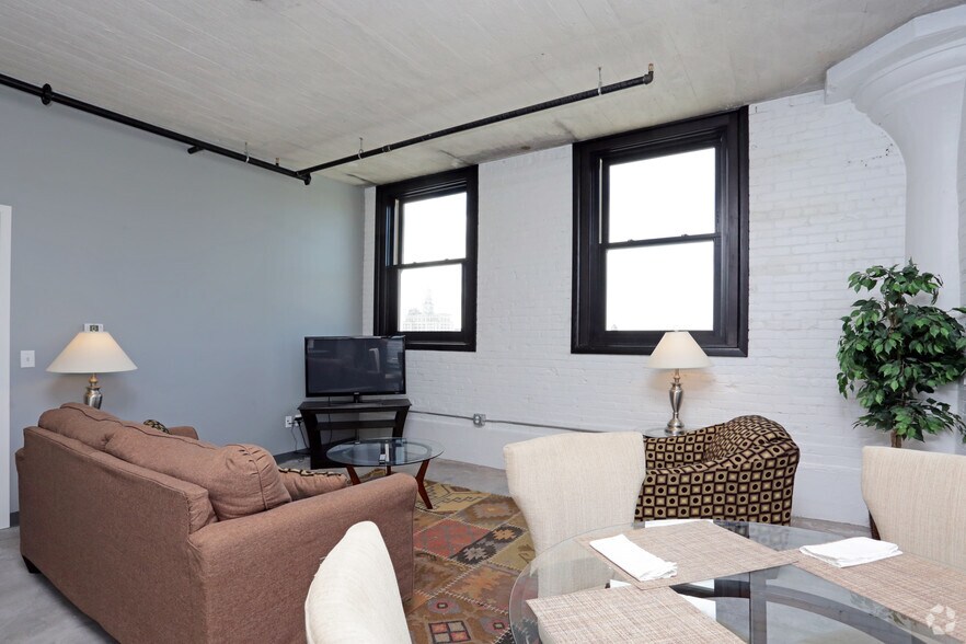 More Photos Of 511 Pershing Ave, Davenport Multifamily For Sale