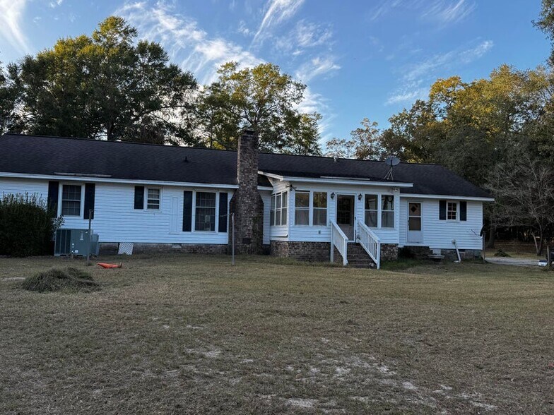 More Photos Of 143 Fisk Rd, Dorchester Specialty For Sale