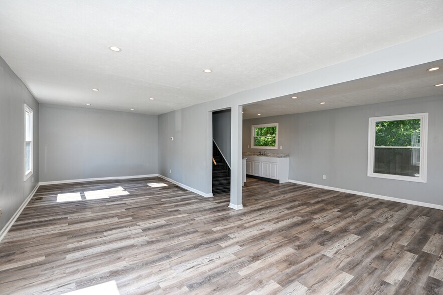 More Photos Of 8327 Cleveland Ave NW, North Canton Showroom For Sale