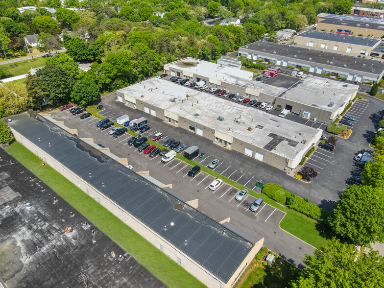 More Photos Of 90 Knickerbocker Ave, Bohemia Distribution For Sale