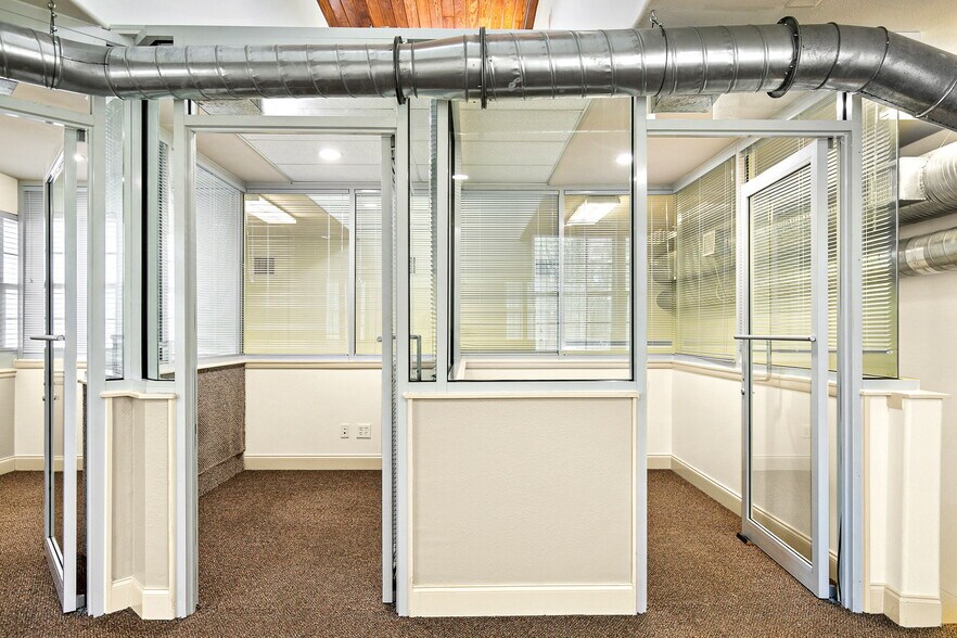 More Photos Of 525 8th St W, Bradenton Office For Sale