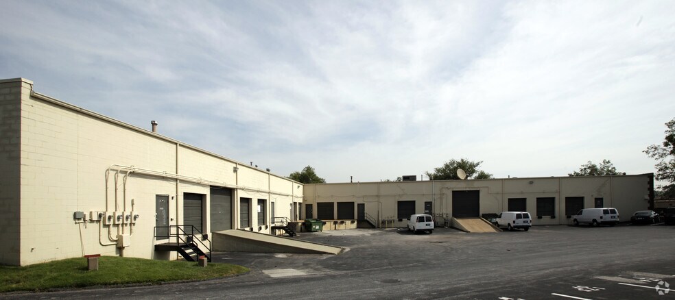 More Photos Of 2204-2232 Welsch Industrial Ct, Saint Louis Light Distribution For Lease