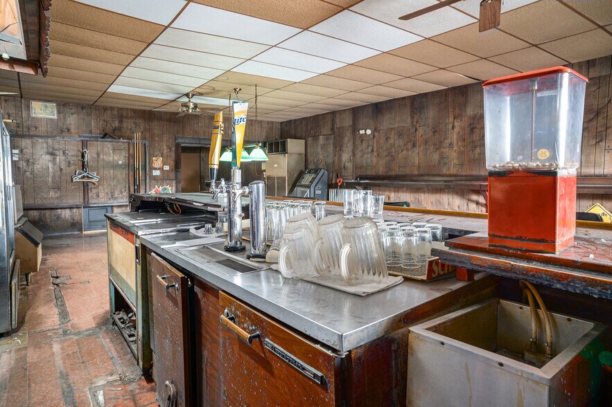 More Photos Of 604 W 151st St, East Chicago General Retail For Sale