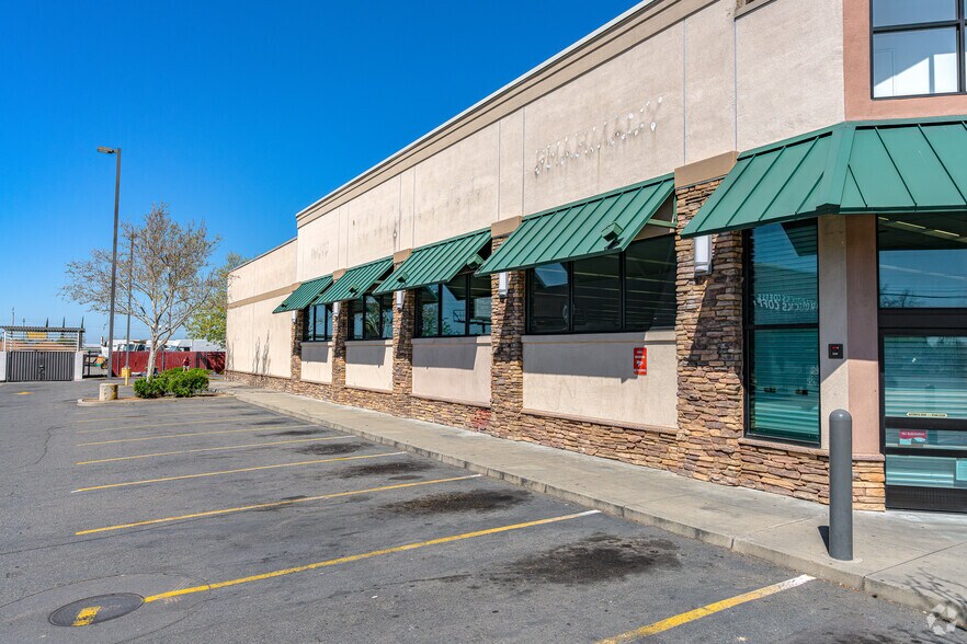 More Photos Of 6819 Watt Ave, North Highlands Drugstore For Lease