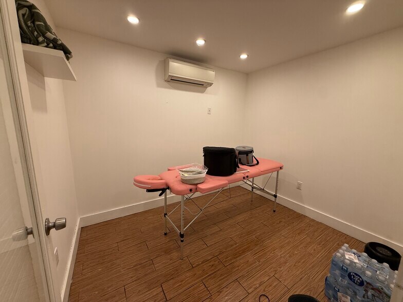 More Photos Of 704 DeKalb Ave, Brooklyn Storefront Retail Office For Lease