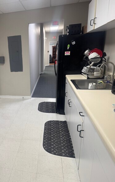 More Photos Of 6616-6636 Rowan Rd, New Port Richey Office For Lease