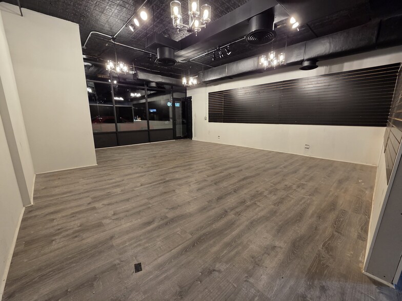 More Photos Of 838-840 W Grand Ave, Chicago Storefront Retail Residential For Lease