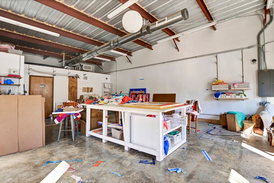 More Photos Of 1316 S 5th Ave, Wilmington Service For Sale