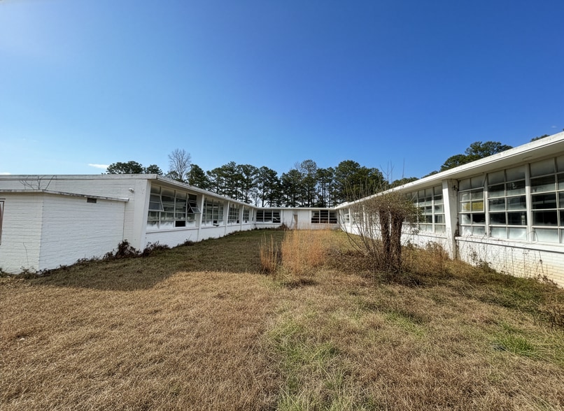 More Photos Of 5545 Stonewall Tell Rd, College Park Schools For Sale