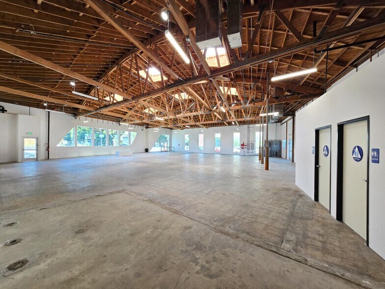 More Photos Of 5075 W Adams Blvd, Los Angeles Medical For Lease