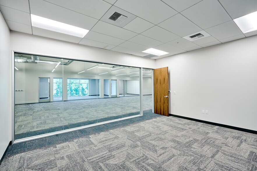 More Photos Of 29120 Commerce Center Dr, Valencia Manufacturing For Lease