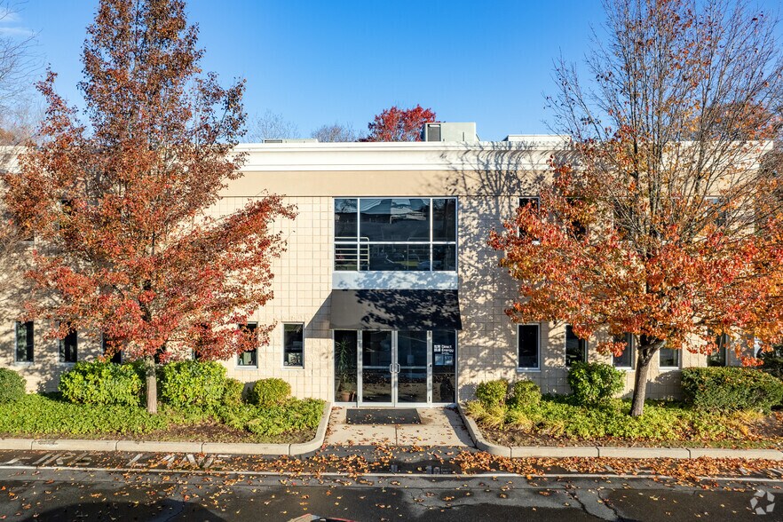 More Photos Of 614 George Washington Hwy, Lincoln Office For Lease